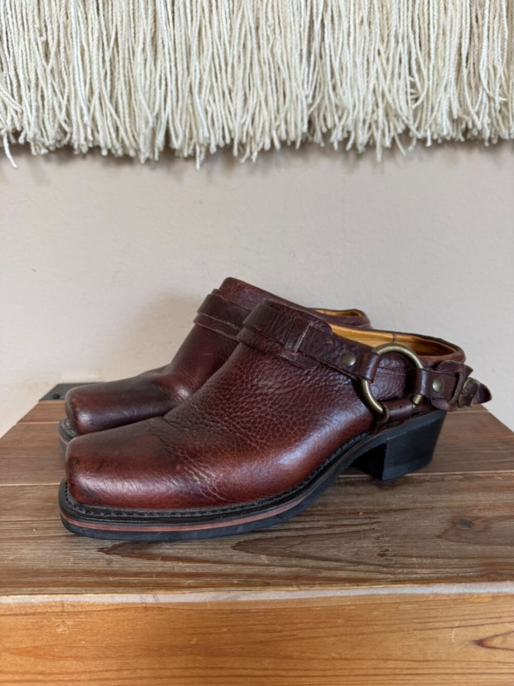 90s Vintage Frye Cognac Brown Leather Harness Brass Hardware Chunky Mules 7.5